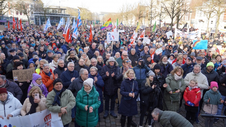 Demonstration für Demokratie und Menschenwürde in Neumünster Demonstration für Demokratie und Menschenwürde in Neumünster
