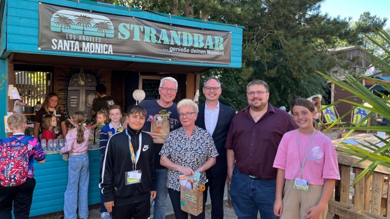 Besuch in Neumünstrum: CDU-Delegation zusammen mit Bürgermeister und Stadträtin