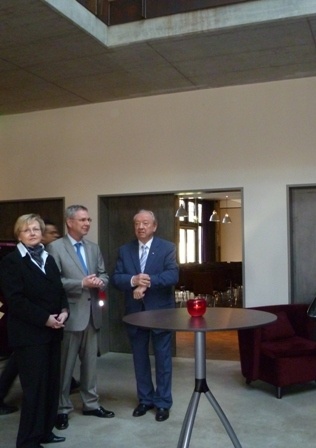 Sabine Krebs, DRK, CDU-Kreisvorsitzender Torsten Geerdts und Jubilar Herbert Möller