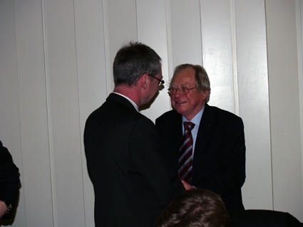 Werner Holling gratuliert Torsten Geerdts