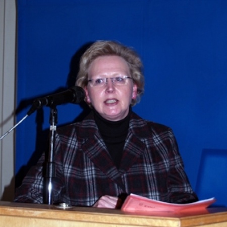 Sabine Krebs begrüßt die Gäste
