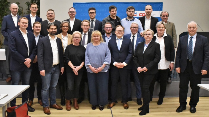 Kandidatinnen und Kandidaten zur Kommunalwahl mit dem Landesvorsitzenden Daniel Günther